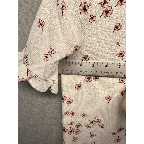 CeCe Womens Blouse Size XS White With Pink Flowers Button-Up NWT - Picture 3 of 10